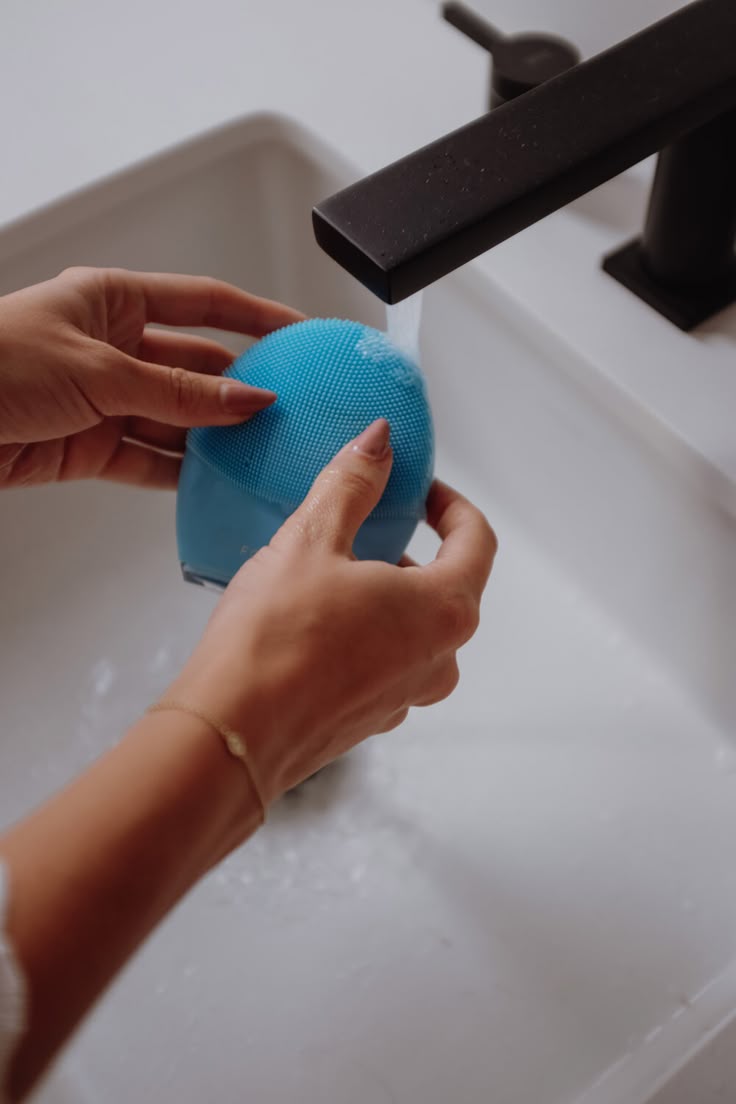 Sonic Facial Cleansing Brush